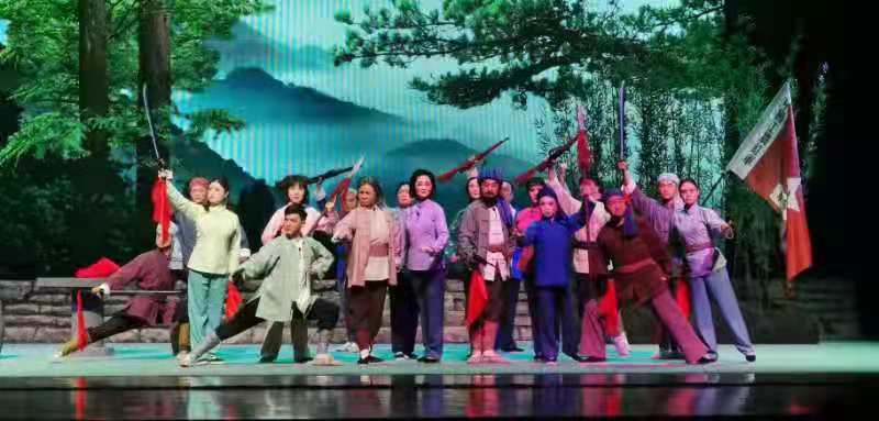 集团公司组织观看红色经典非遗吕剧《江姐》